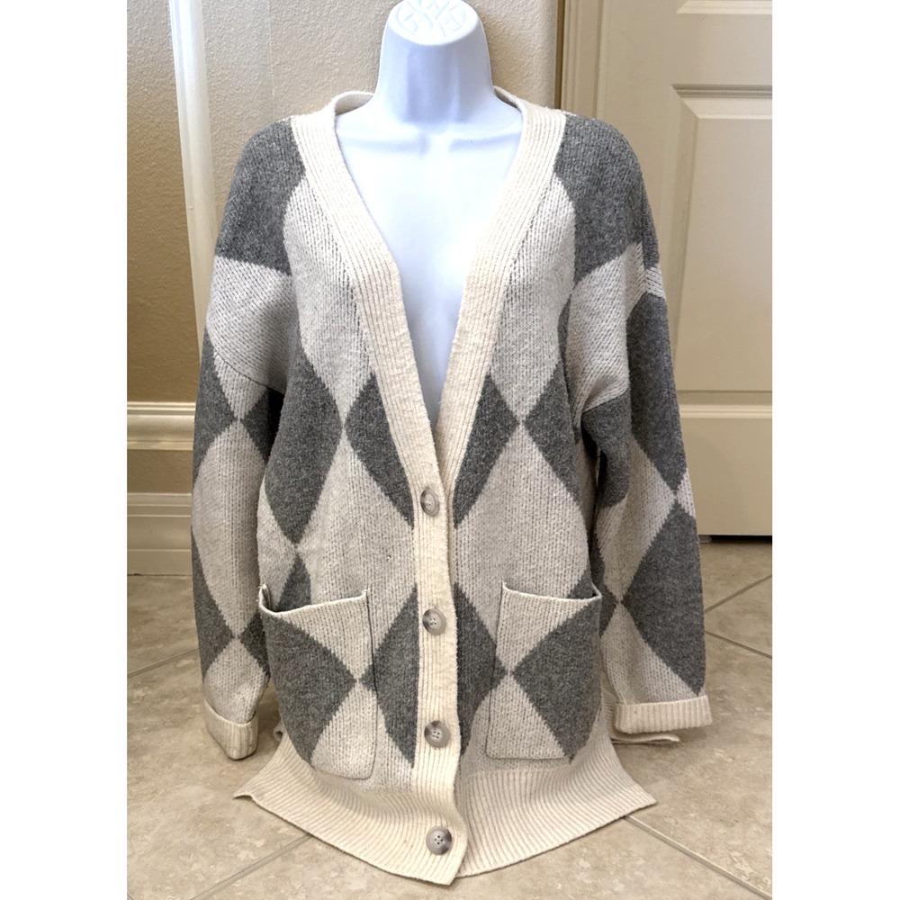 Abercrombie & Fitch Soft AF Cardigan Gray White Sweater Sz M Argyle Pockets Prep